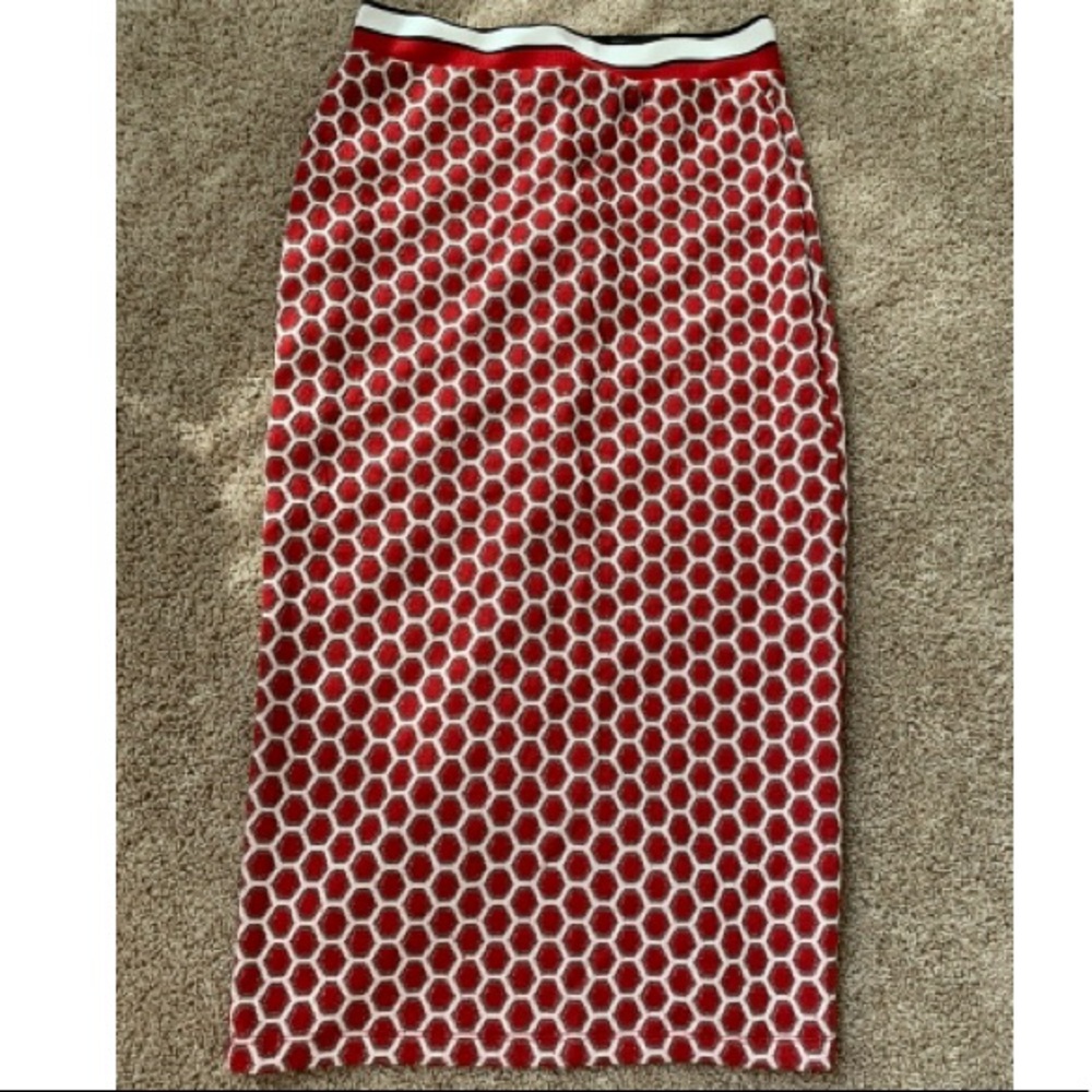 Red patterned never worn H&M skirt